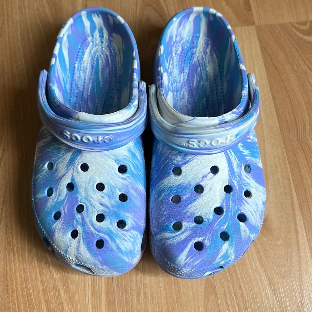 crocs